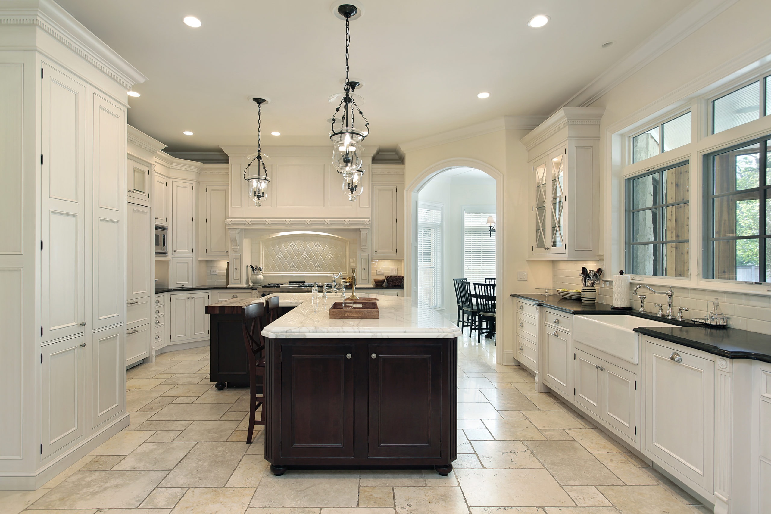 Luxury Super Kitchen with White Cabinets