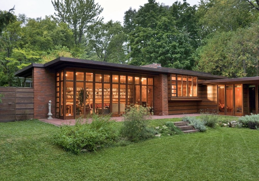 Usonian style antique home surrounded by greenery